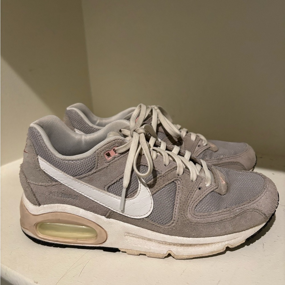 Nike women’s air max command